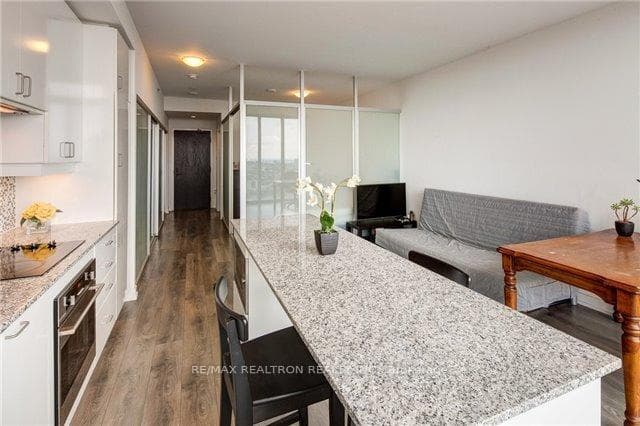 426 University Avenue Unit 3302 photo 8