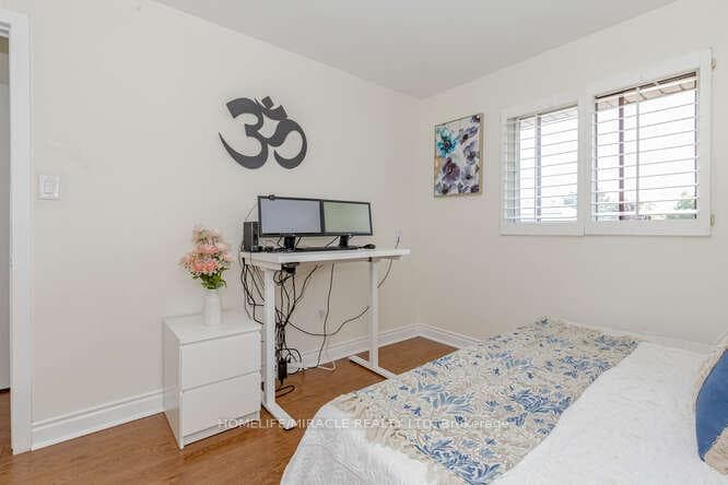 2779 Gananoque Drive Unit 109 photo 24