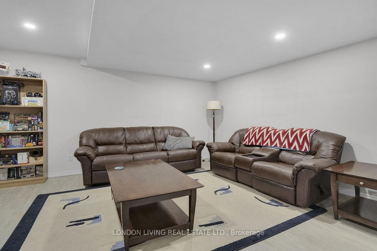 18 Pioneer Drive photo 33
