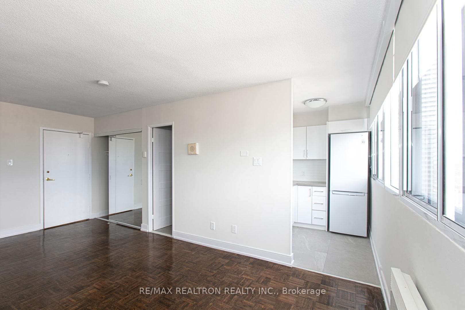 33 Isabella Street Unit 1105 photo 1