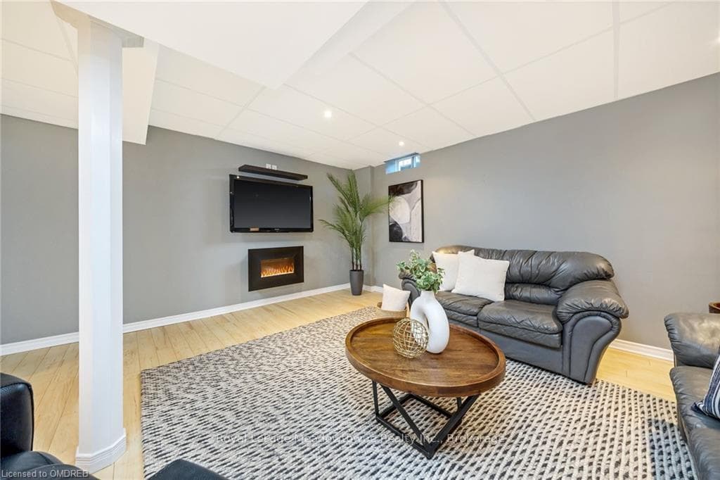 207 SHERWOOD Road photo 33