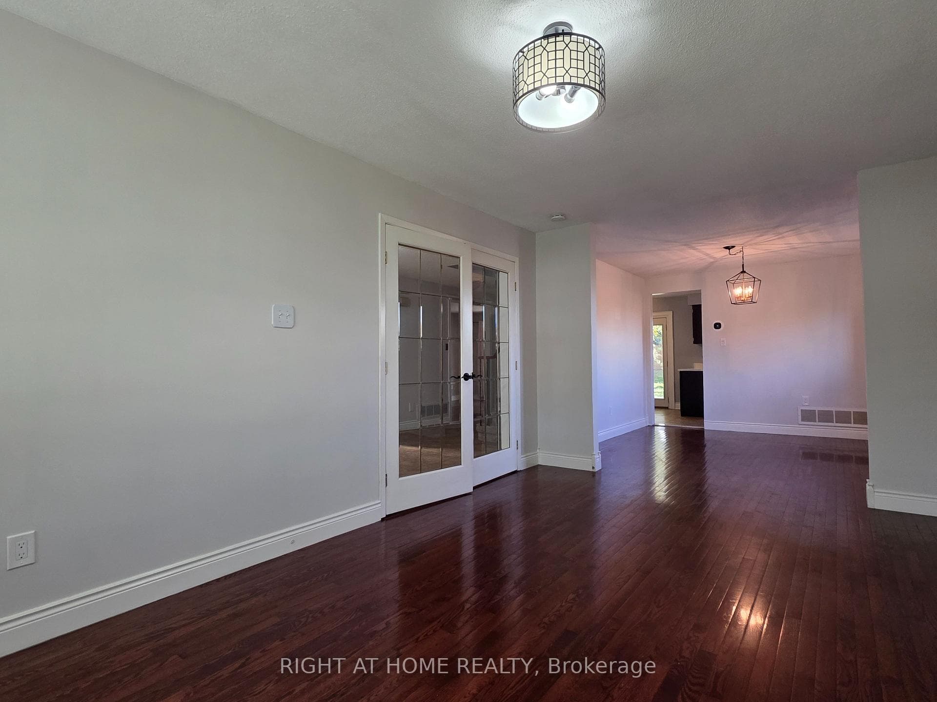 16 Portland Crescent photo 4