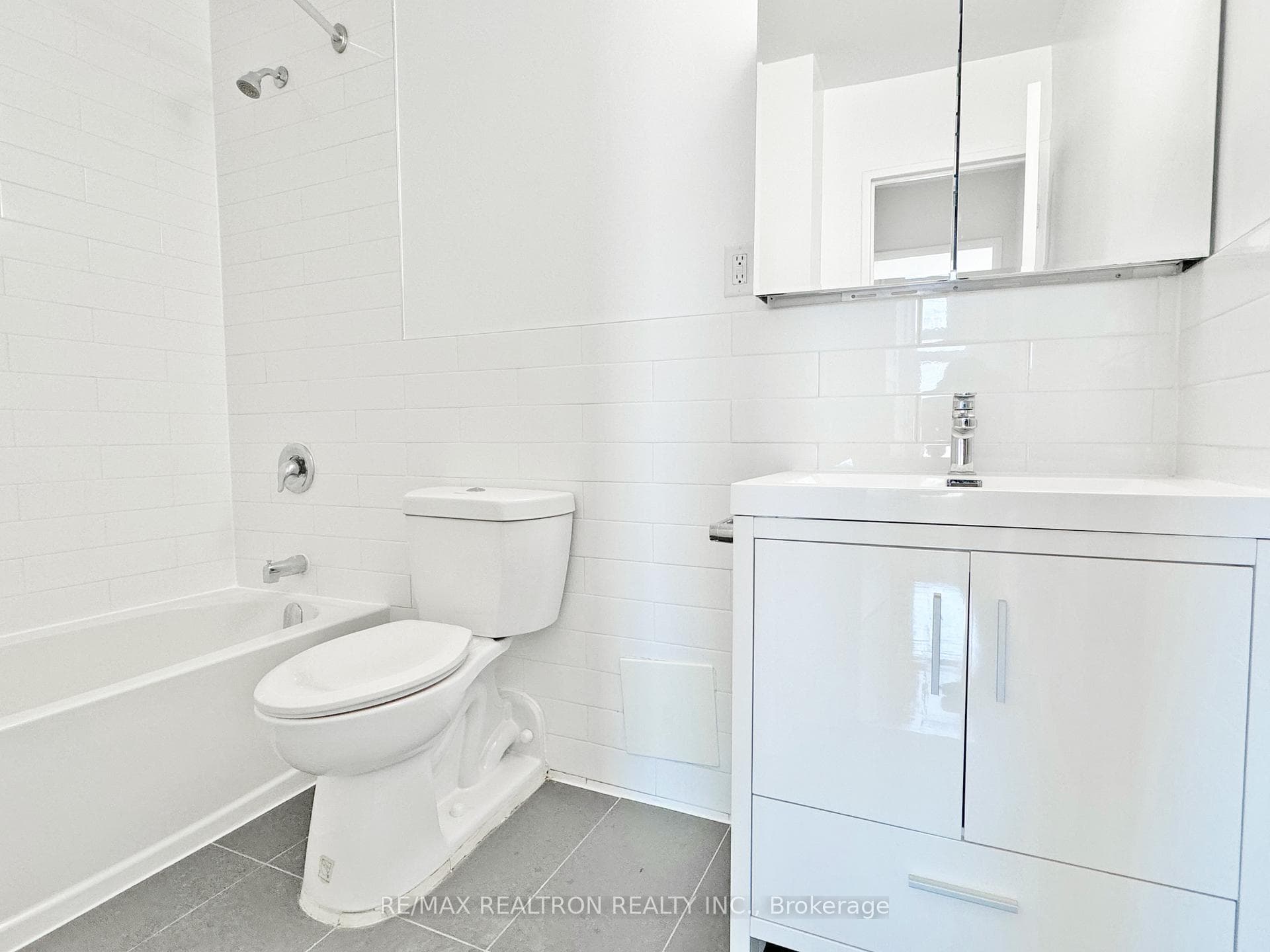 666 Spadina Avenue Unit 810 photo 9