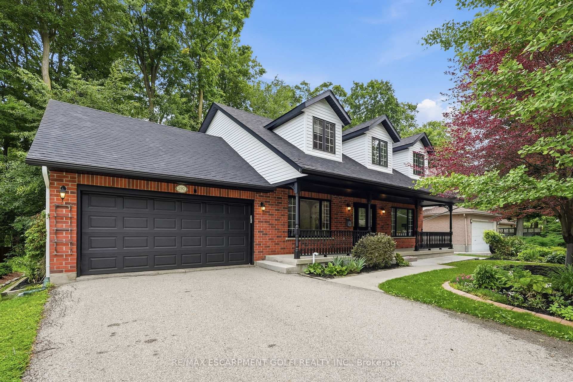 292 THORNCREST Drive photo 2