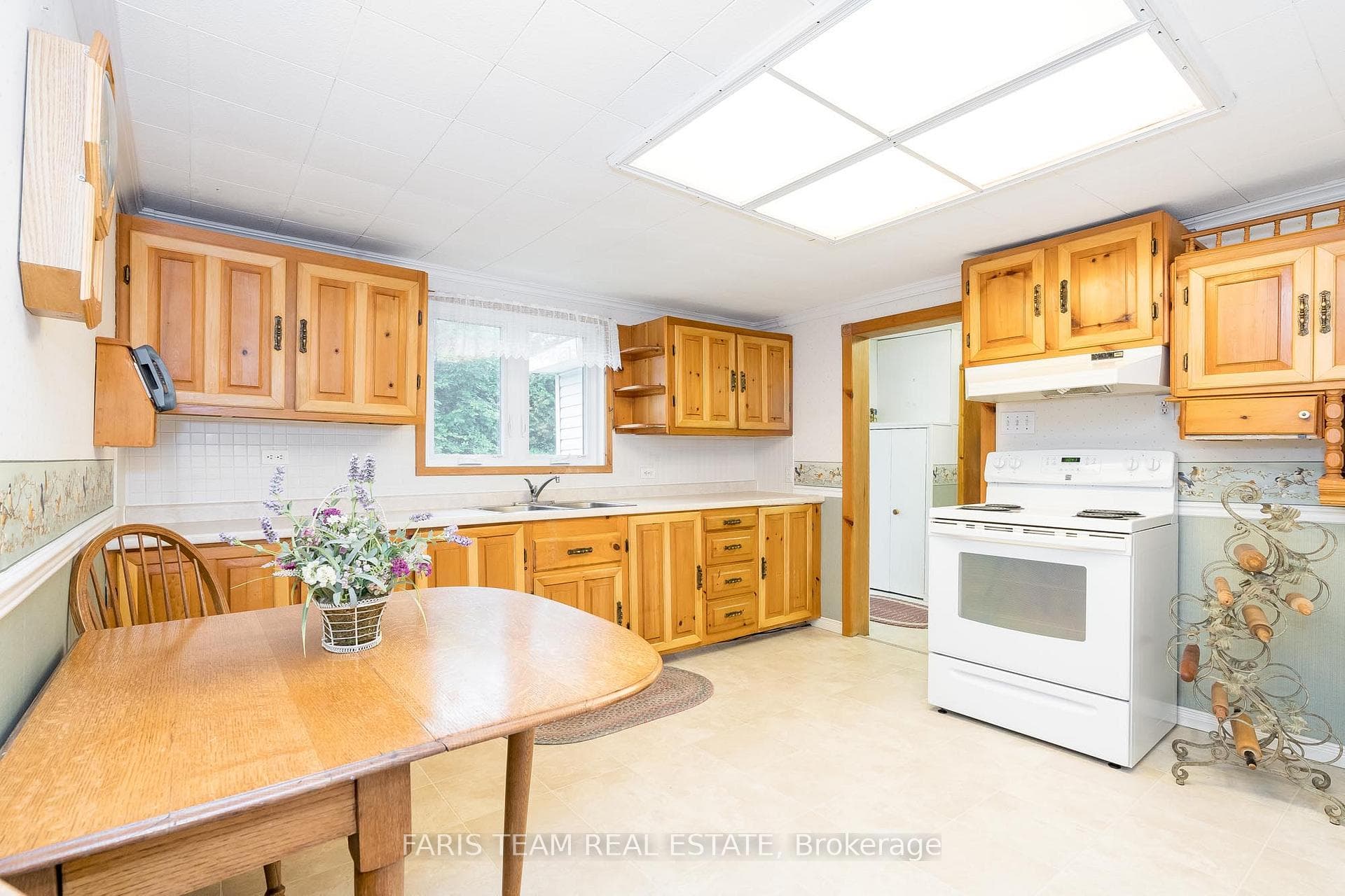 303 Ouida Street photo 5