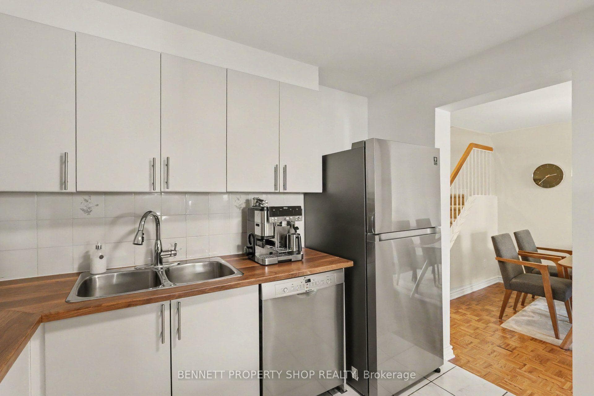 2 Maple Ridge Crescent Unit B photo 6