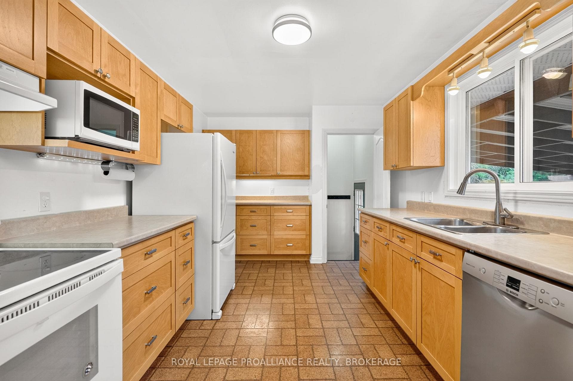 34 Sherwood Avenue photo 11
