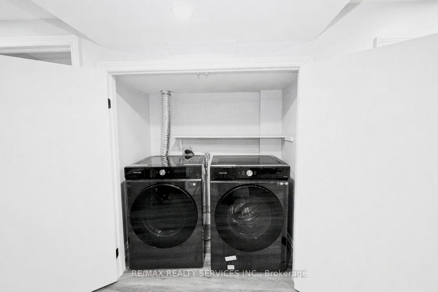8 Yeoman Drive Unit Basement Apartment photo 14