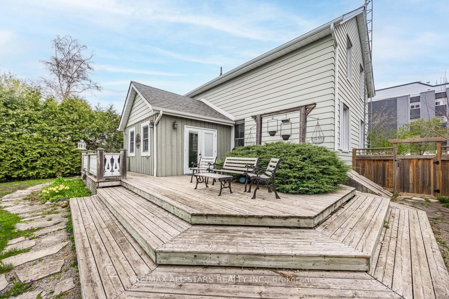 8 Albert Street photo 5