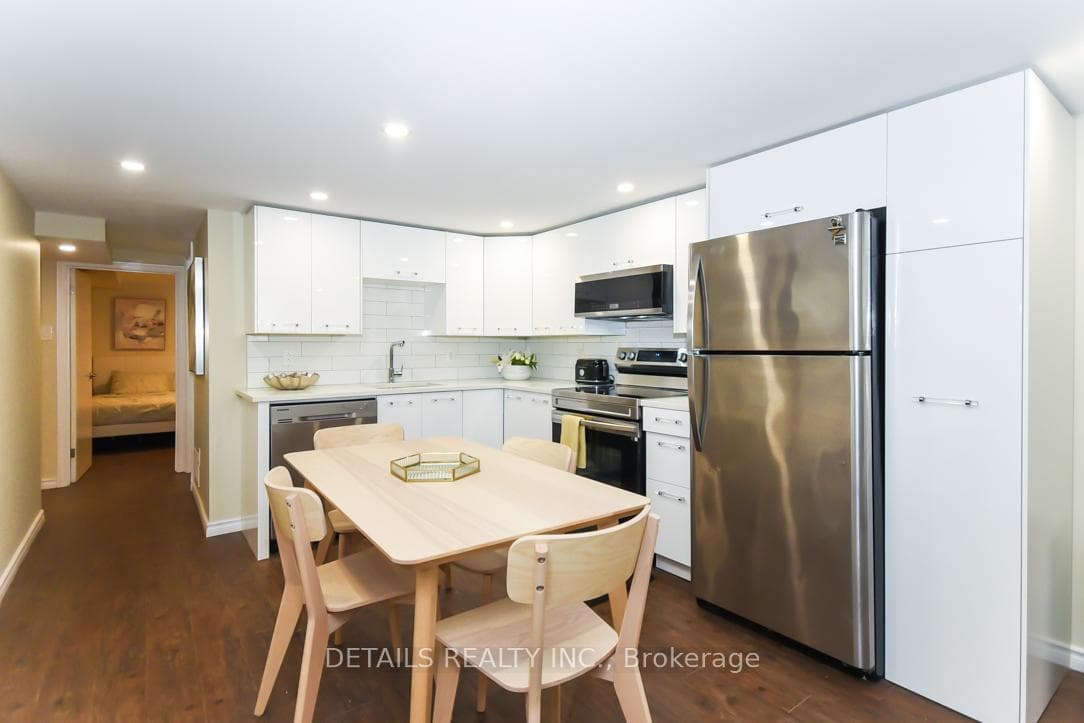 2151 Lambeth Walk Unit B photo 10