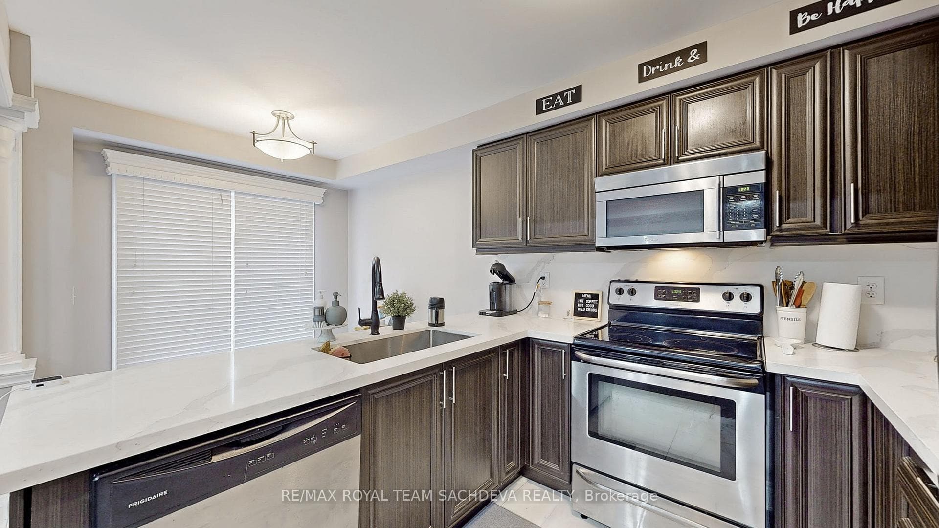 56 Dewell Crescent photo 10