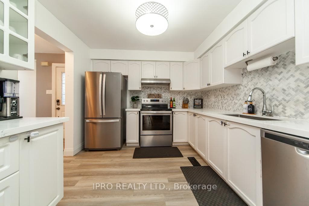 1608 Green Road photo 15