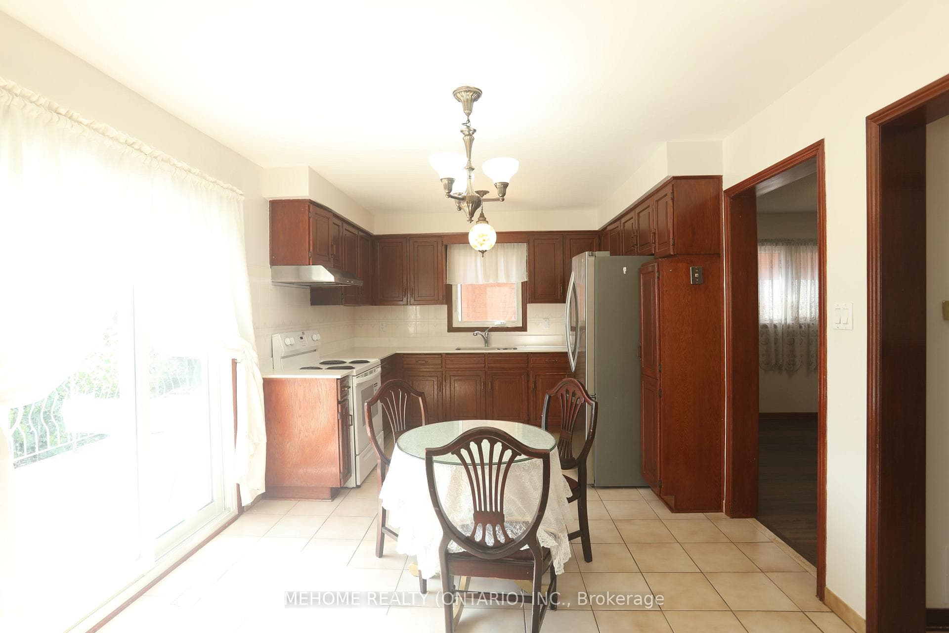 70 Governor Crescent photo 46