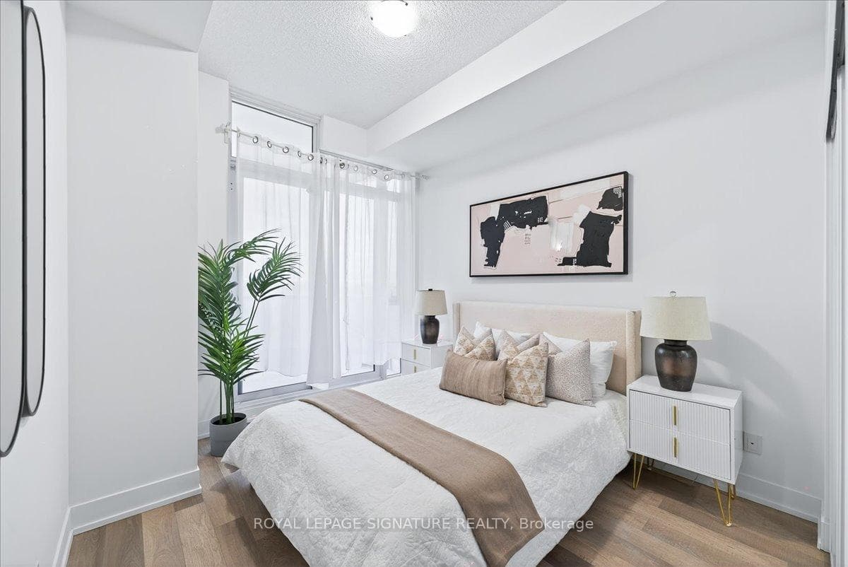 9471 Yonge Street Unit LPH06 photo 32