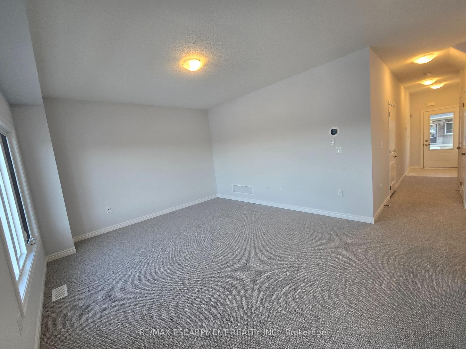 205 Thames Way Unit 5 photo 7