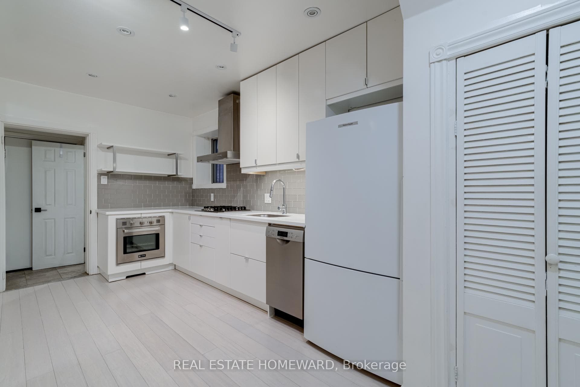 140 Millicent Street Unit 1st Fl photo 9