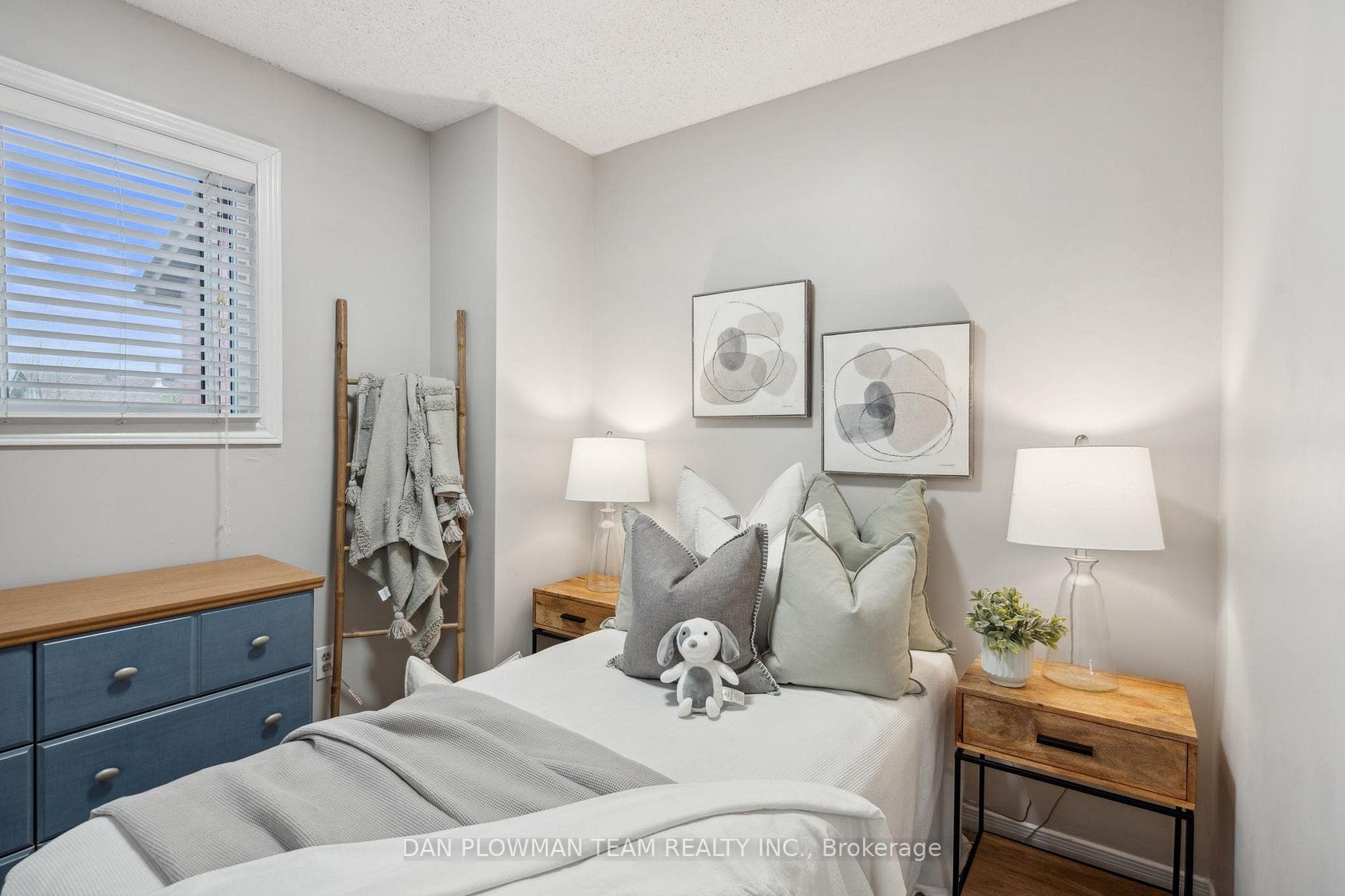 45 Sharp Crescent photo 12