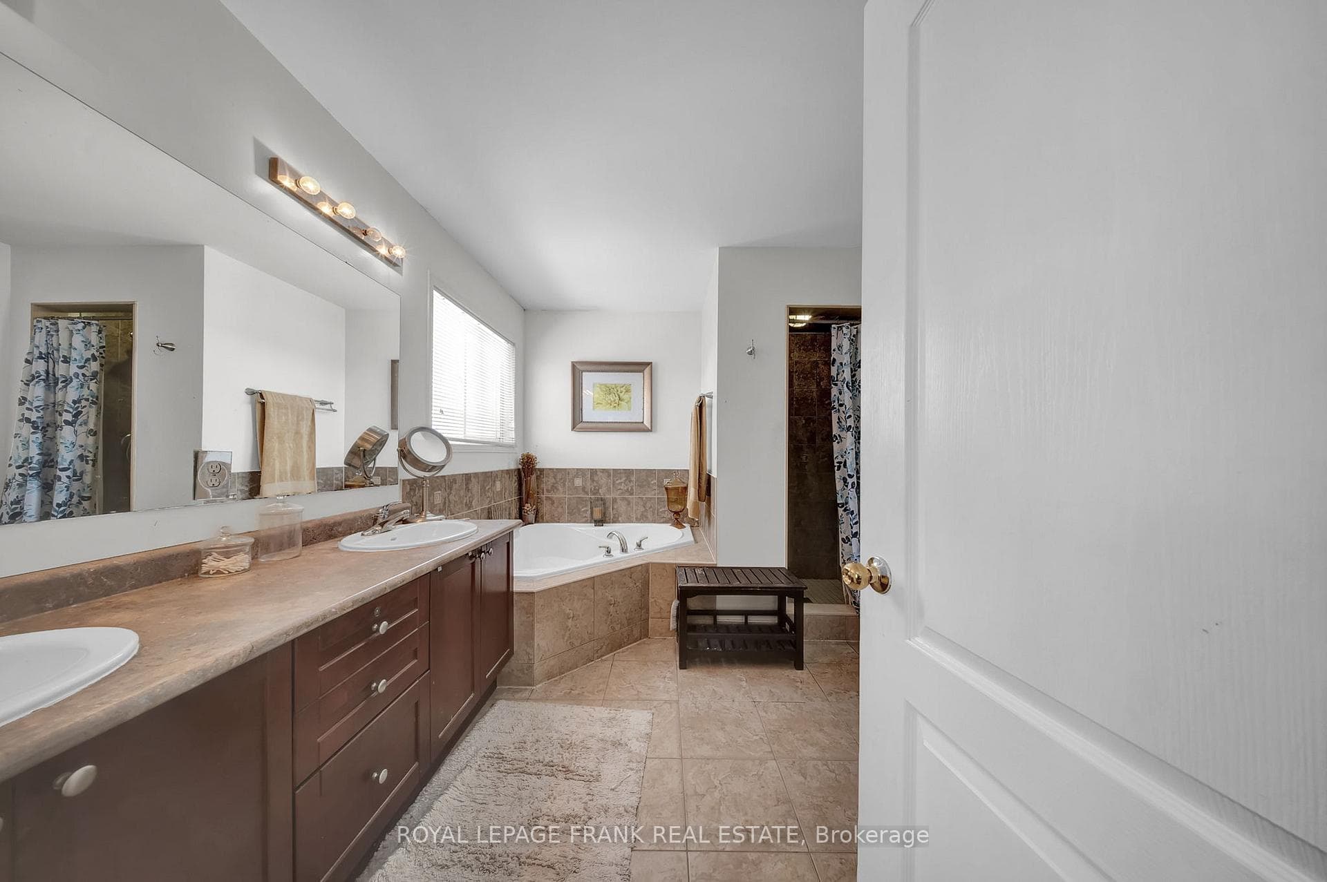 2300 Bridle Road photo 27
