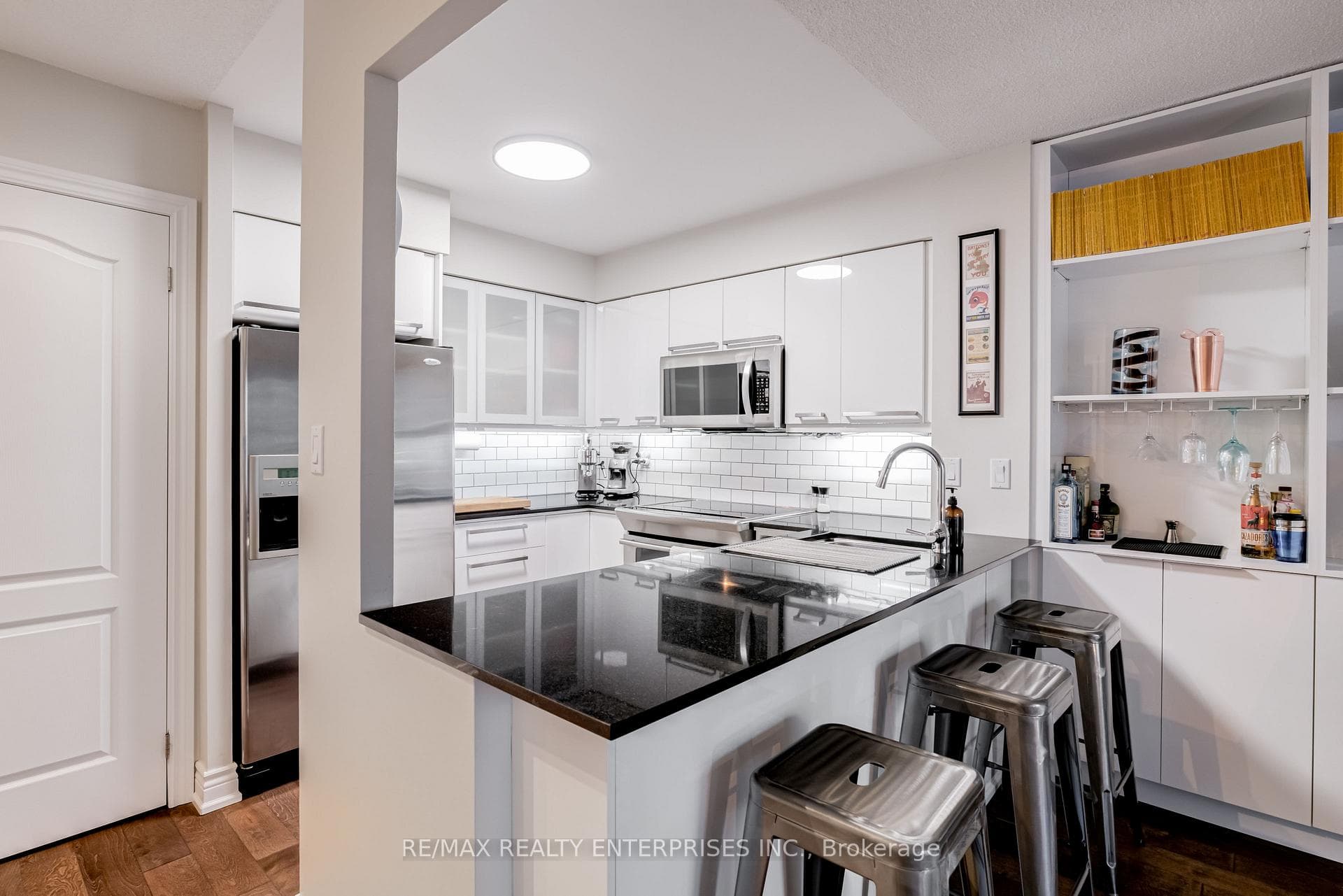 2111 Lake Shore Road Unit 520 photo 9