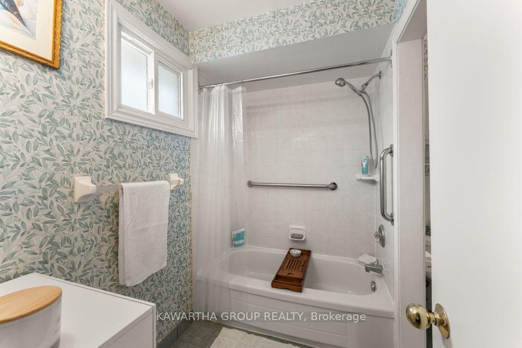 Upper Level Bath