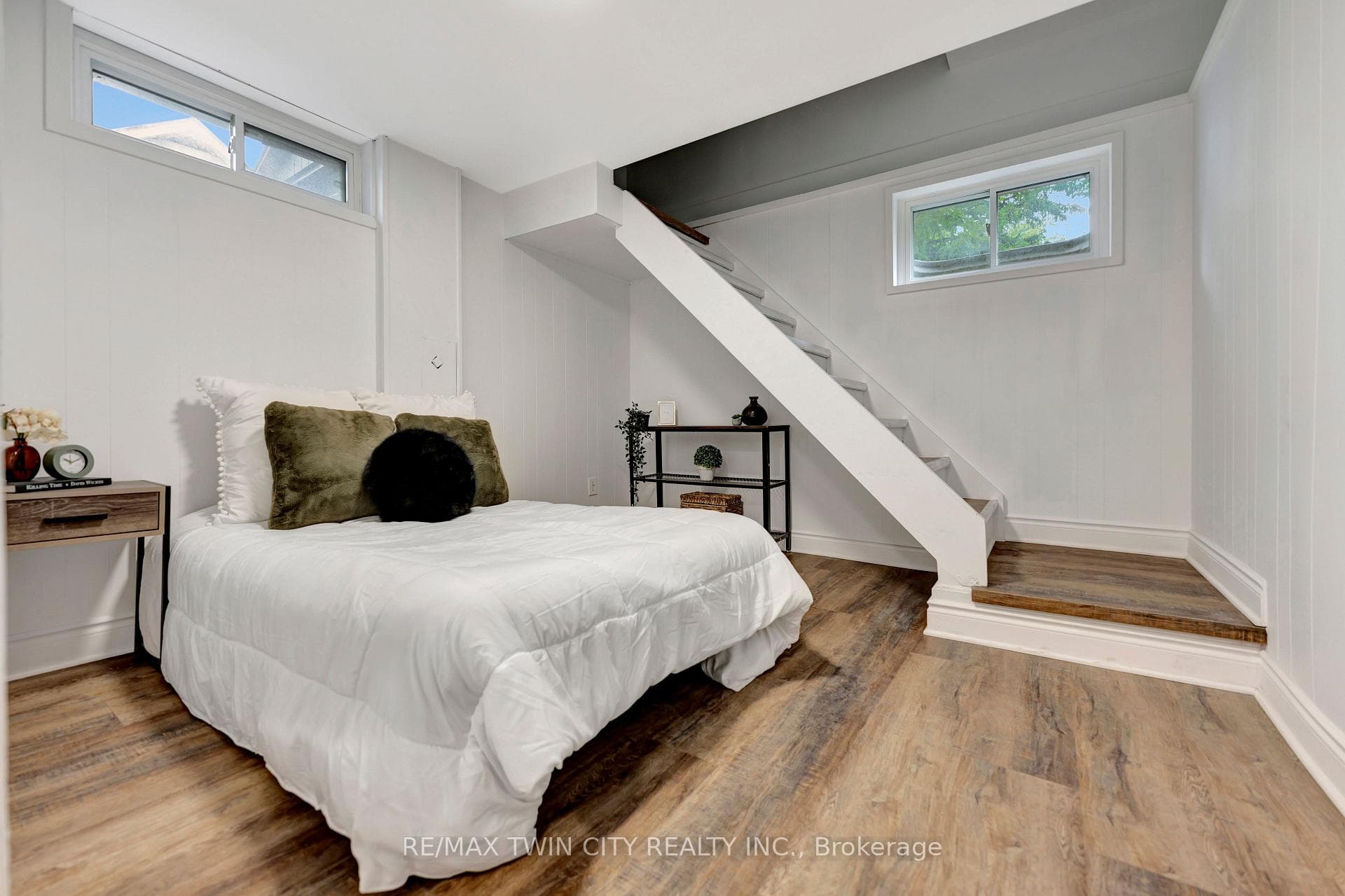 80 Morton Avenue photo 29