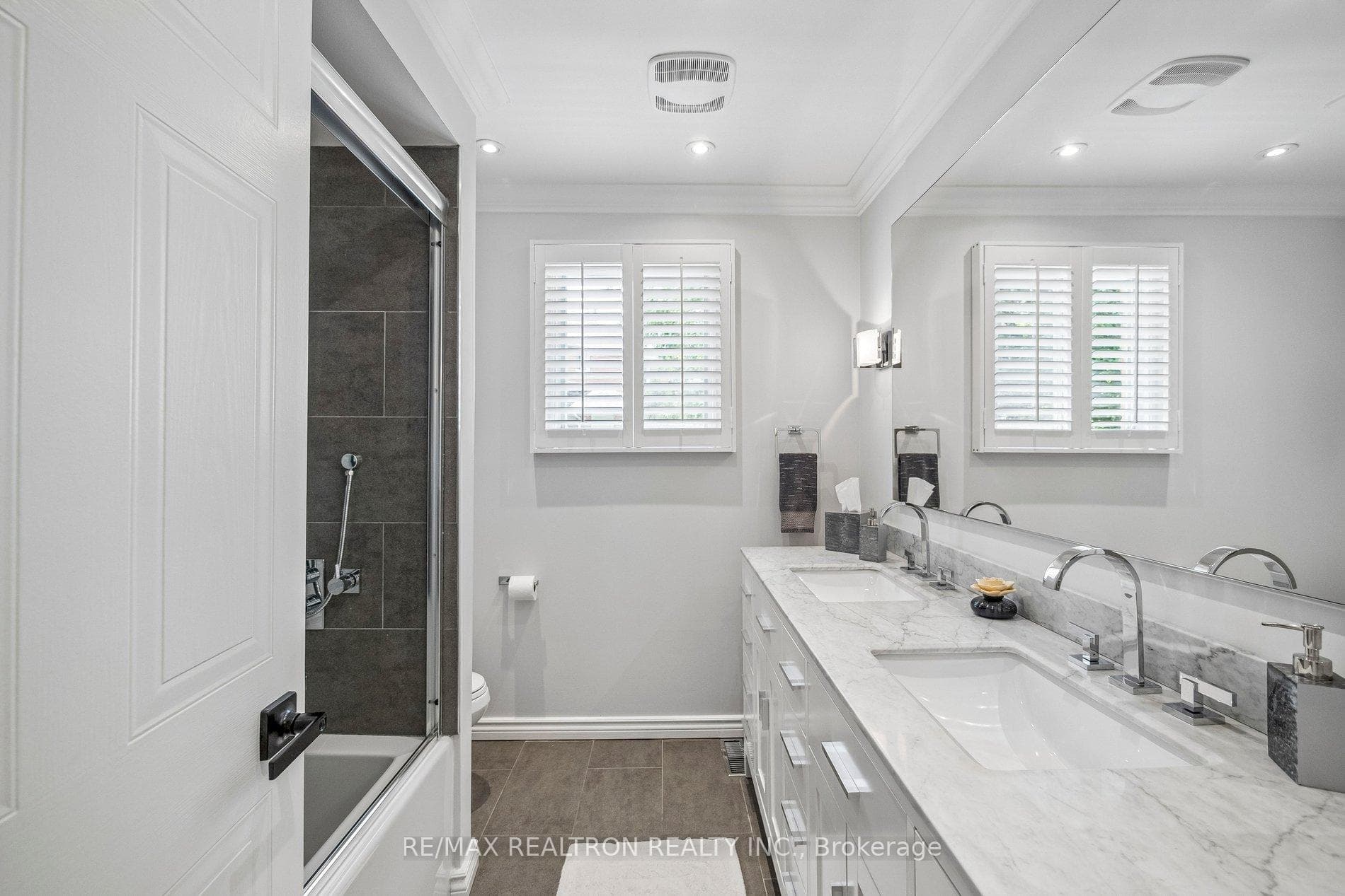 58 Roseborough Crescent photo 35