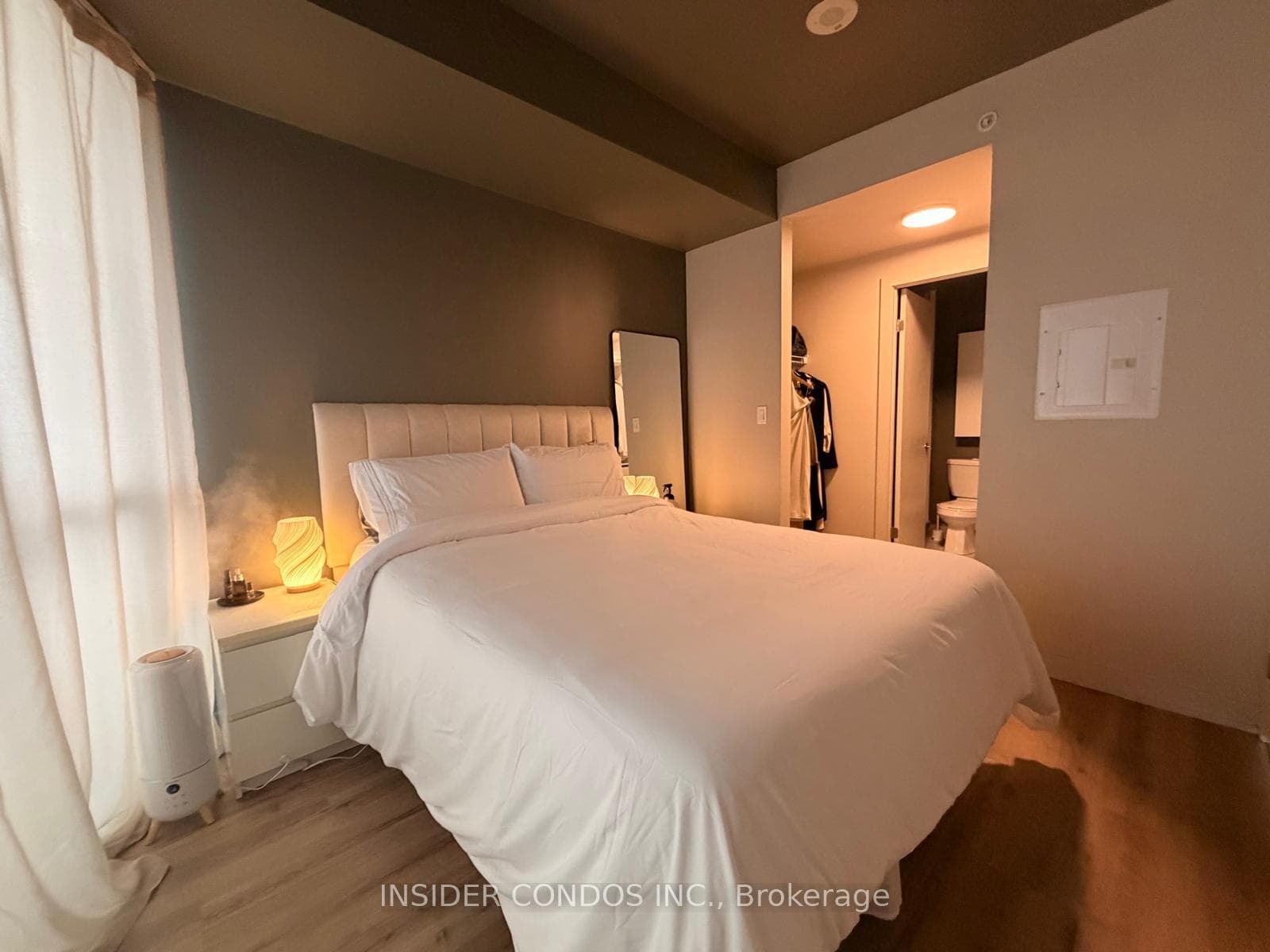 20 Bruyeres Mews Unit 2512 photo 15