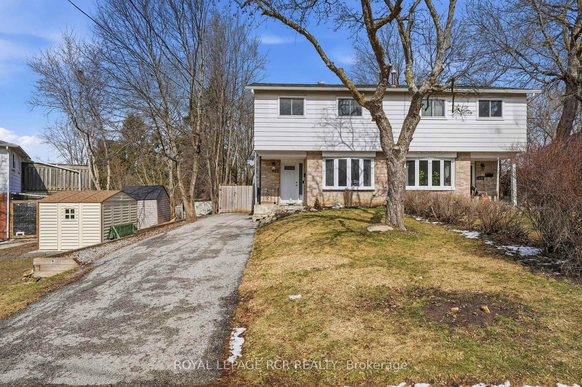 812 Greenfield Crescent photo 2