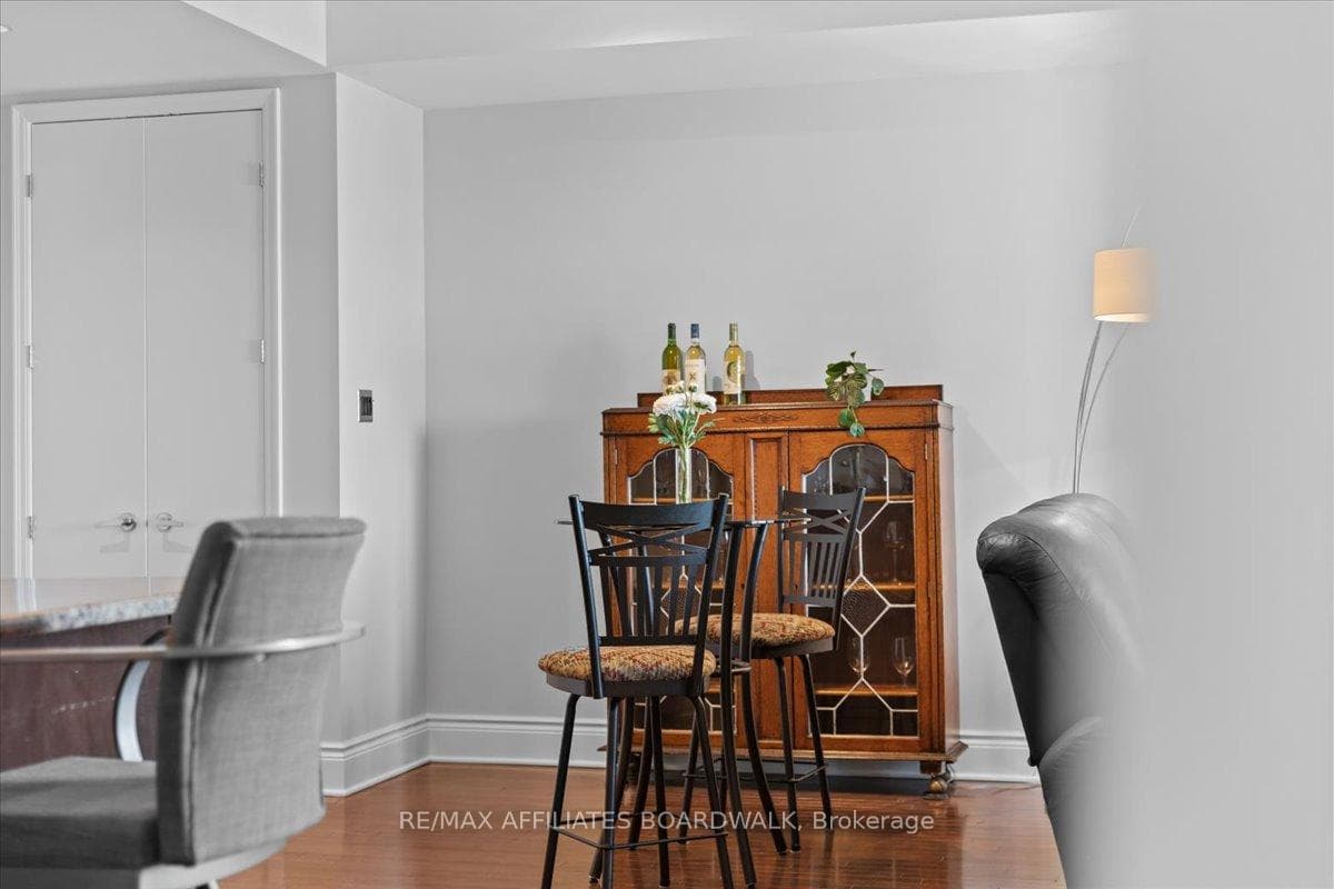 1422 Wellington Street Unit 403 photo 10