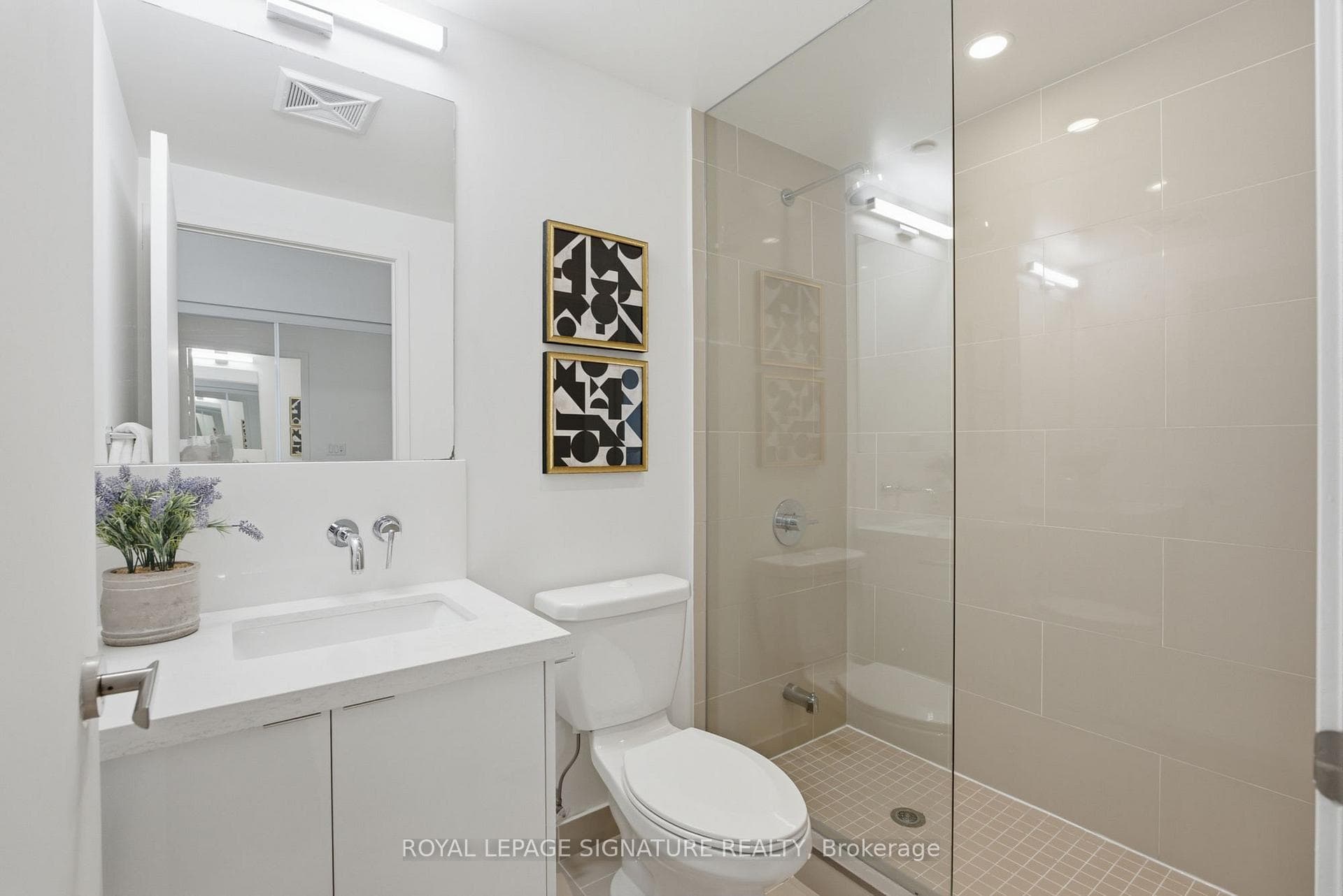88 Harbour Street Unit 1710 photo 19