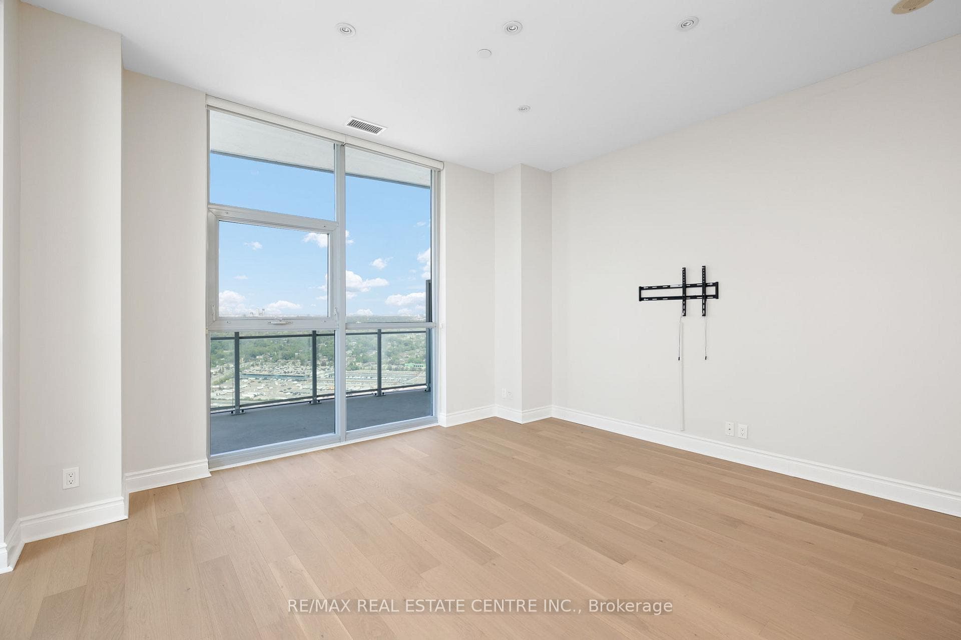 33 Shore Breeze Drive Unit LPH3802 photo 21