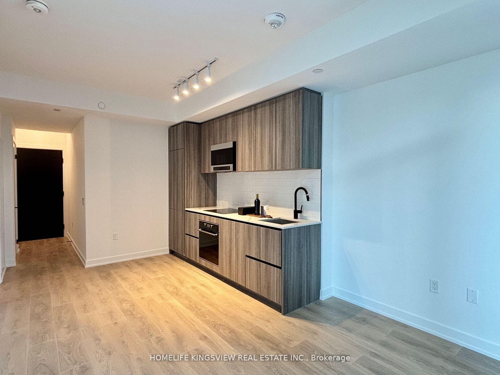 117 Broadway Avenue Unit 1813 photo 7