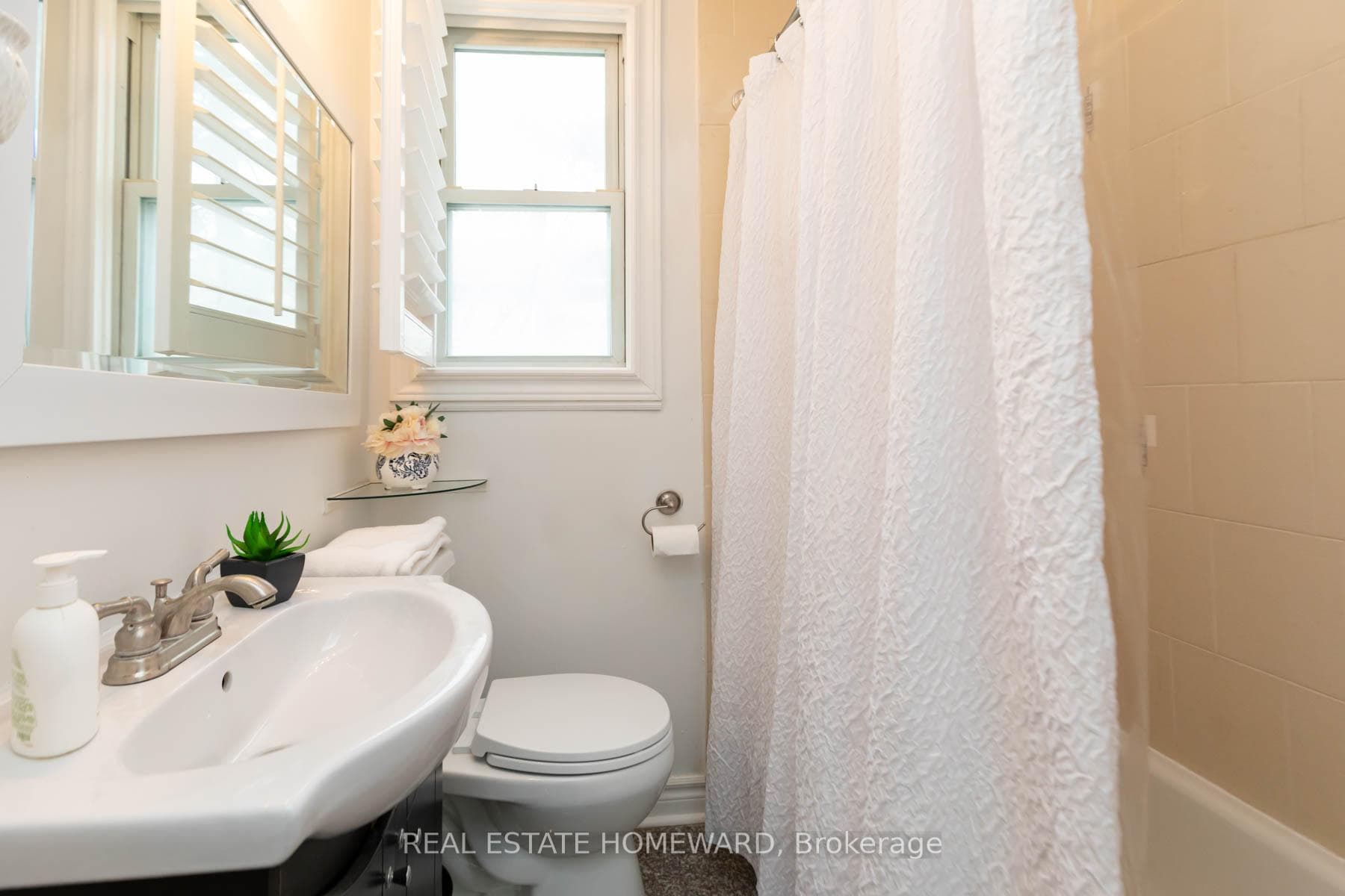 70 Birchmount Road photo 20