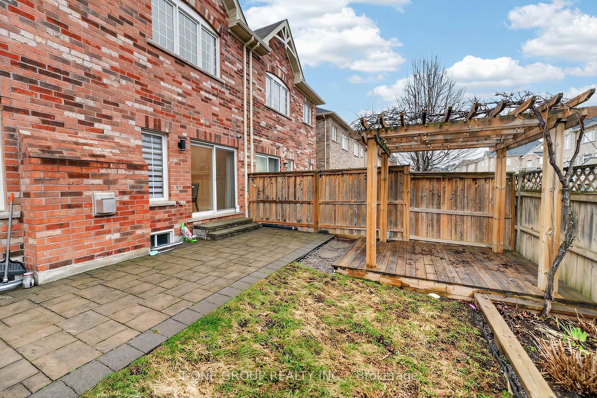 113 Fimco Crescent photo 37