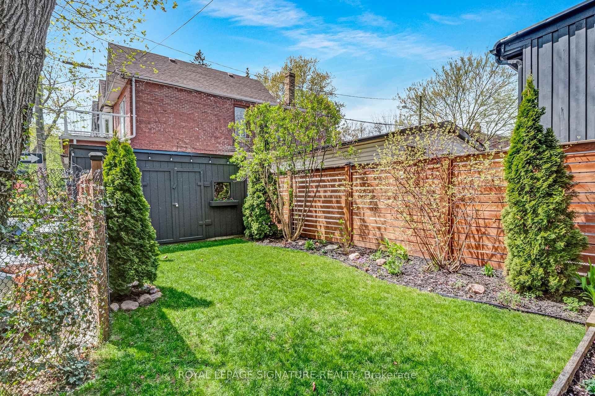 326 Leslie Street photo 30