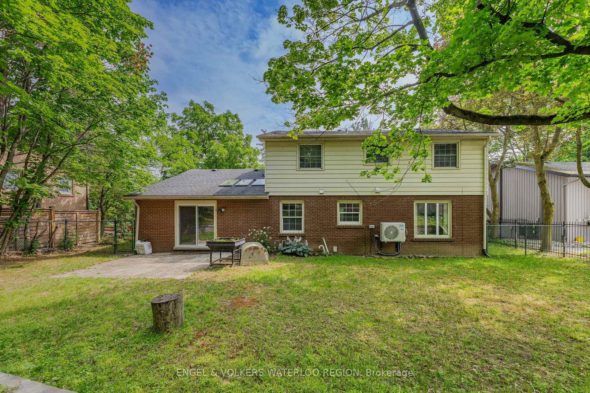 256 Shakespeare Drive photo 37