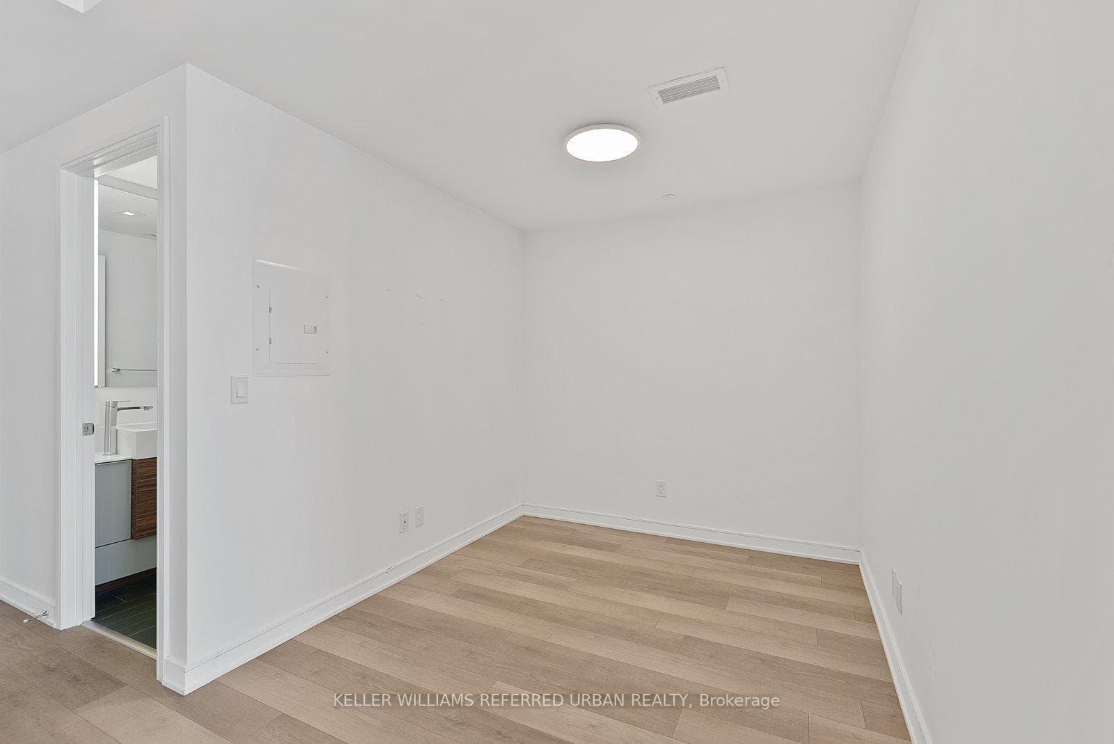 88 Scott Street Unit 3303 photo 4