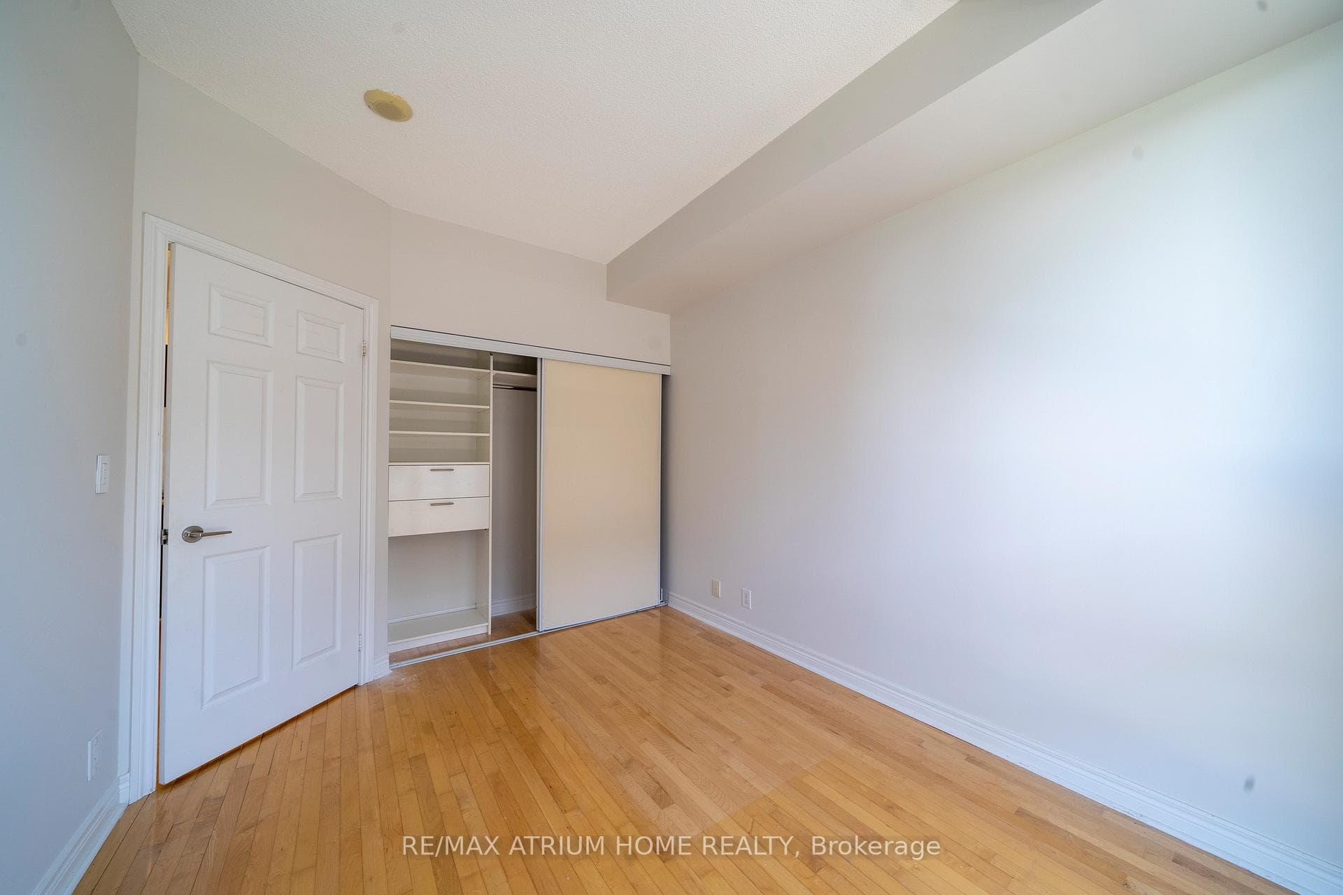 736 Spadina Avenue Unit 1601 photo 7