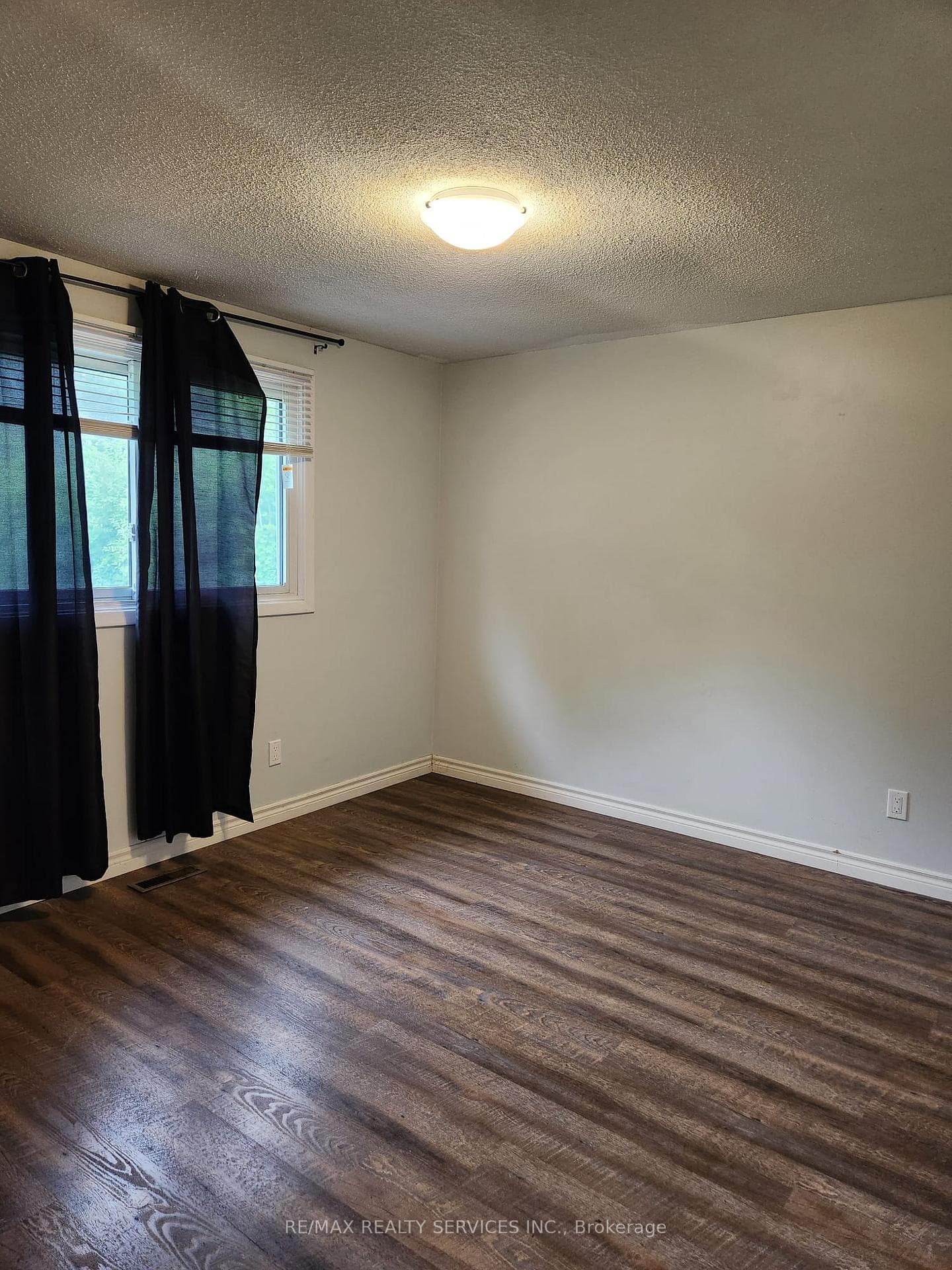 71 Helene Crescent Unit Upper photo 22