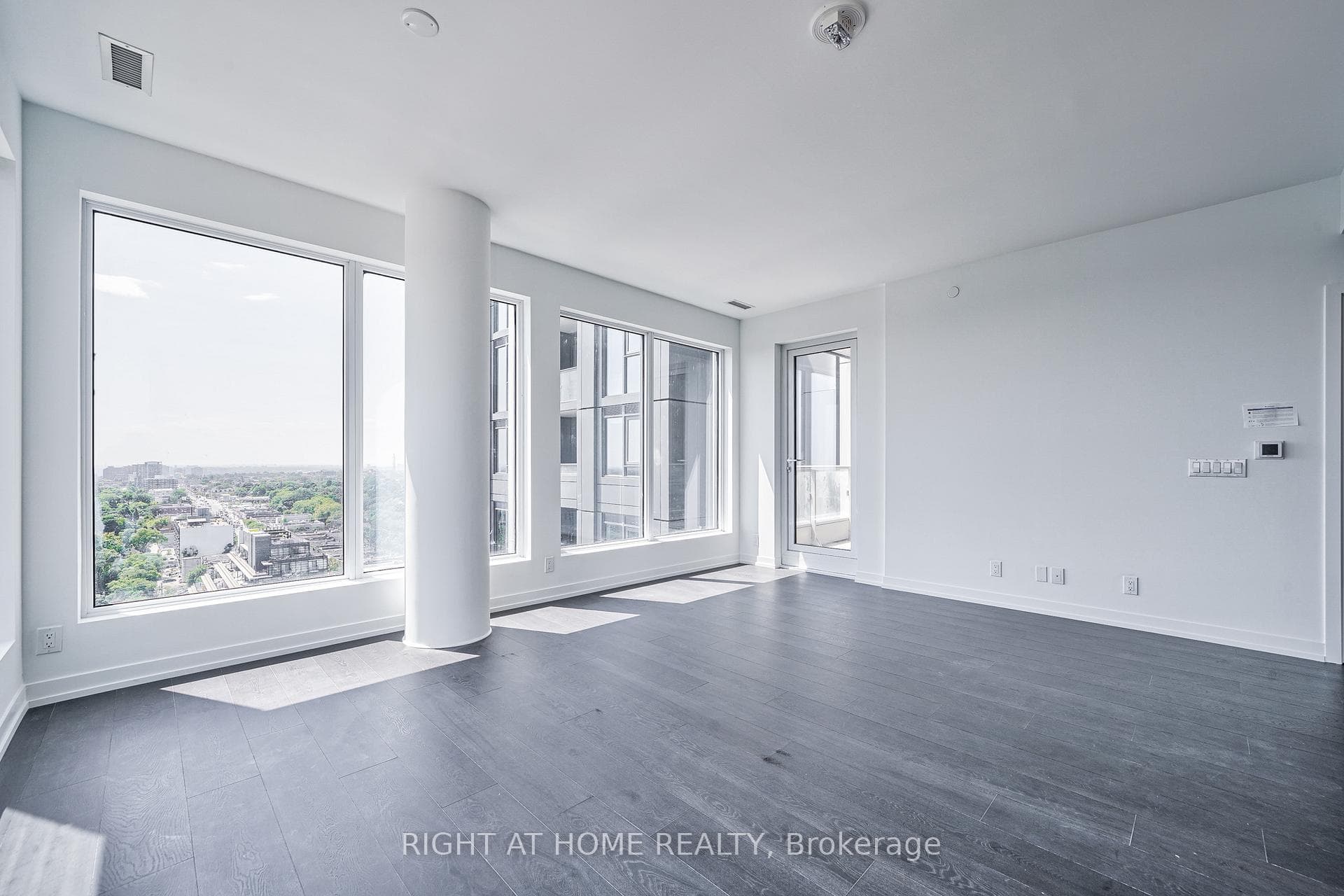 2020 Bathurst Street Unit 1821 photo 9