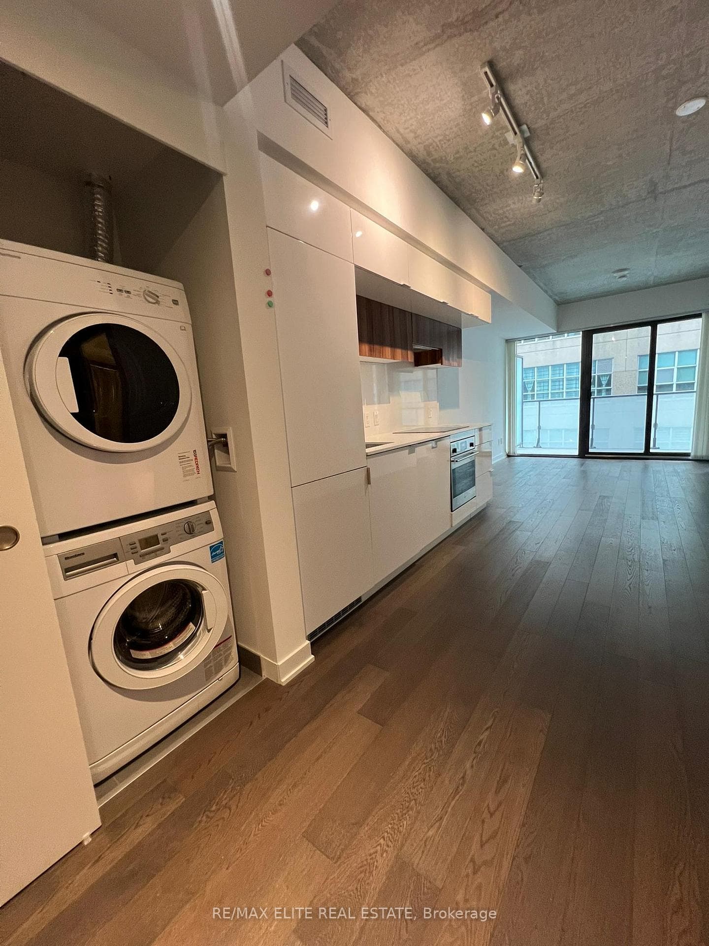 185 Roehampton Avenue Unit 517 photo 6