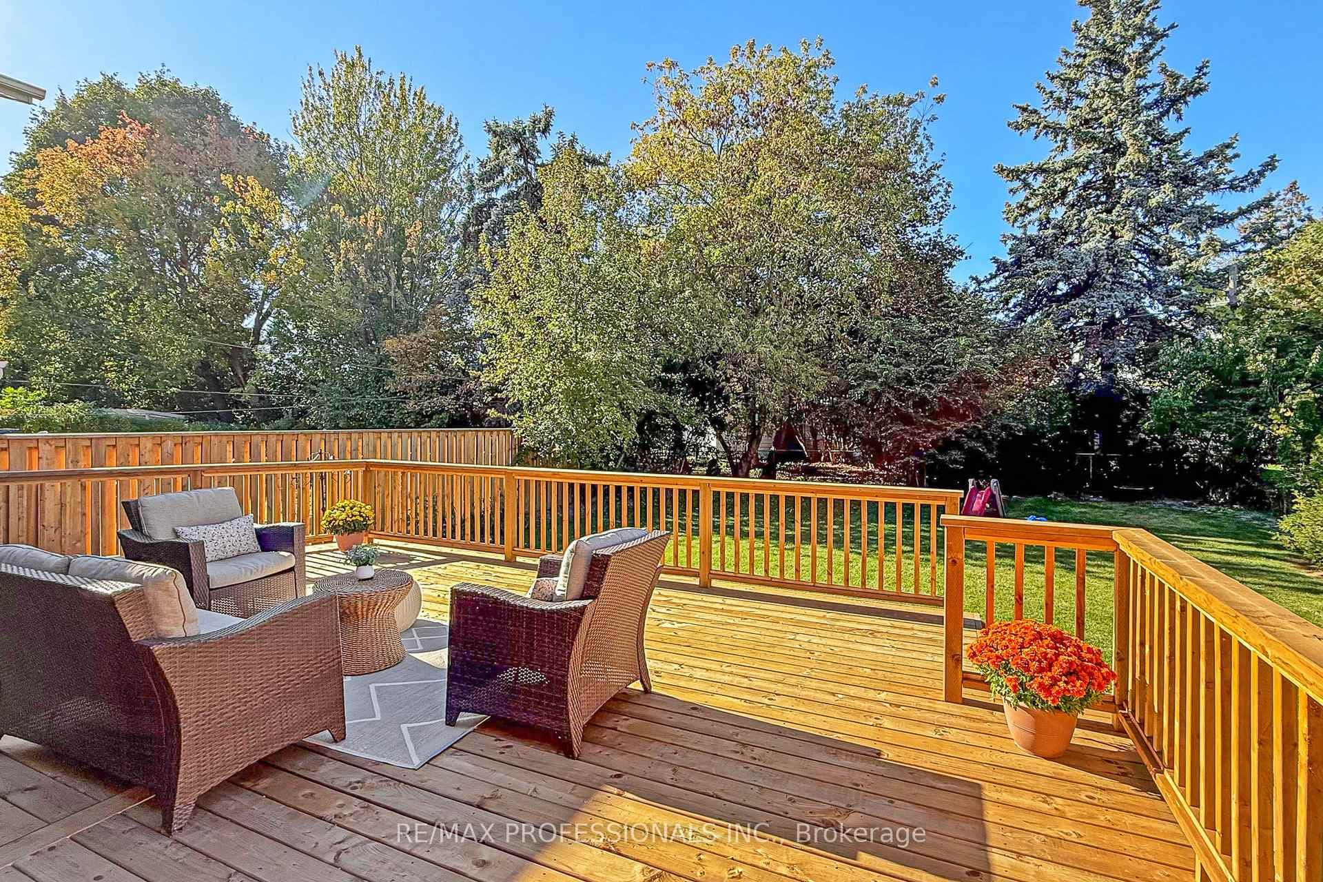 146 Pinegrove Avenue photo 28