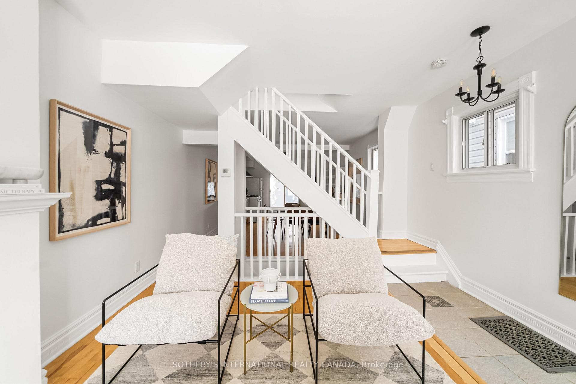 31 Tiverton Avenue photo 4