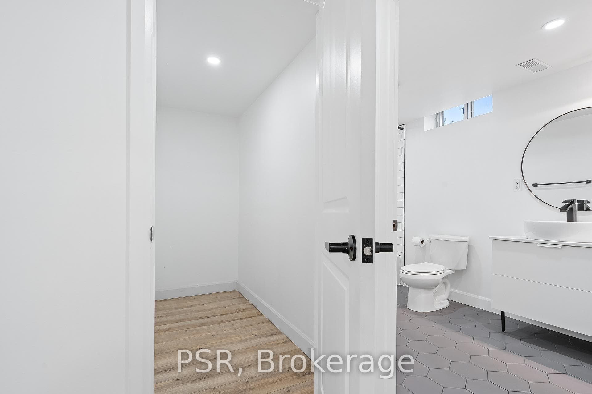 173 Bellingham Drive photo 34