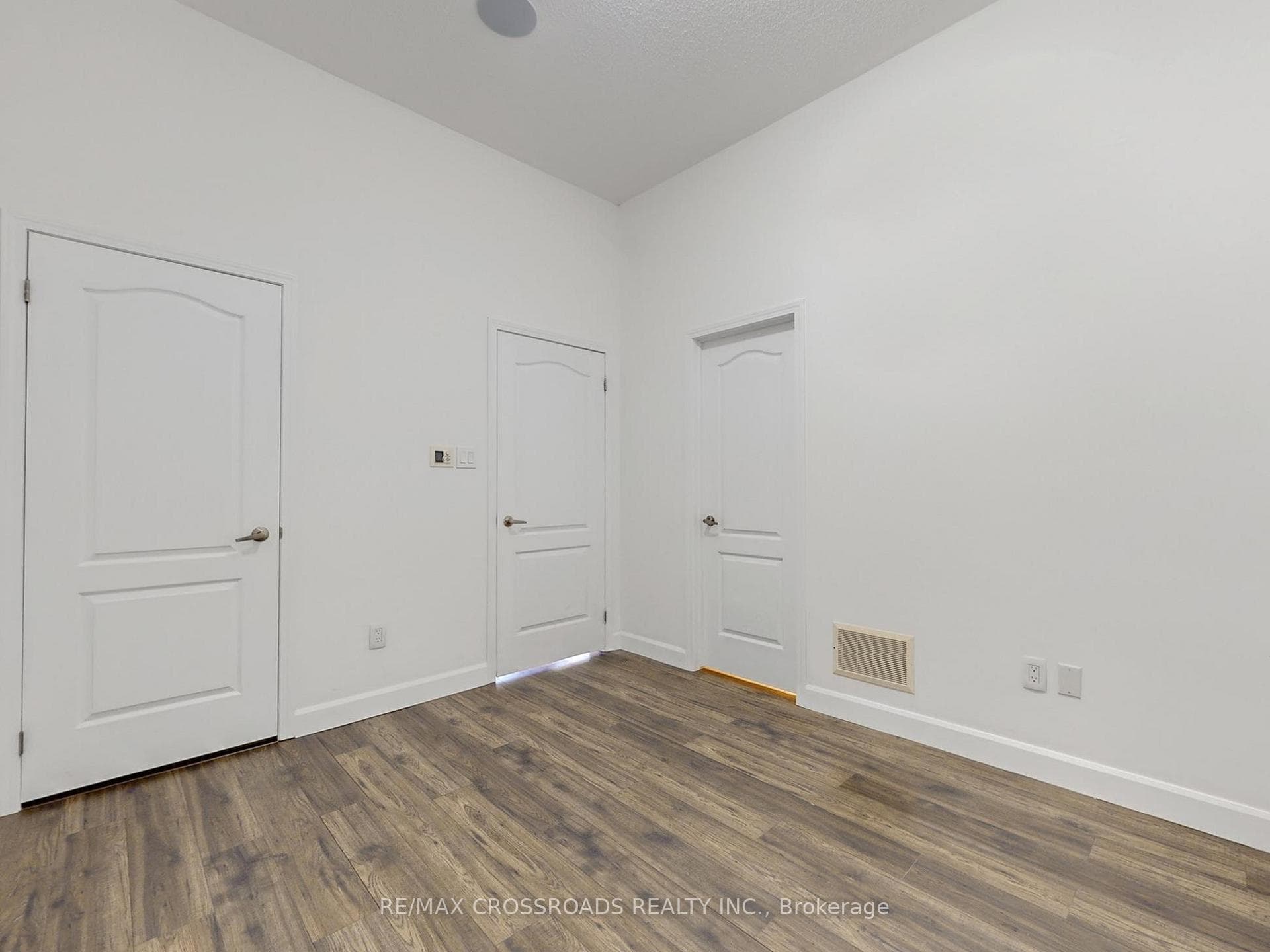 2723 BUR OAK Avenue photo 35