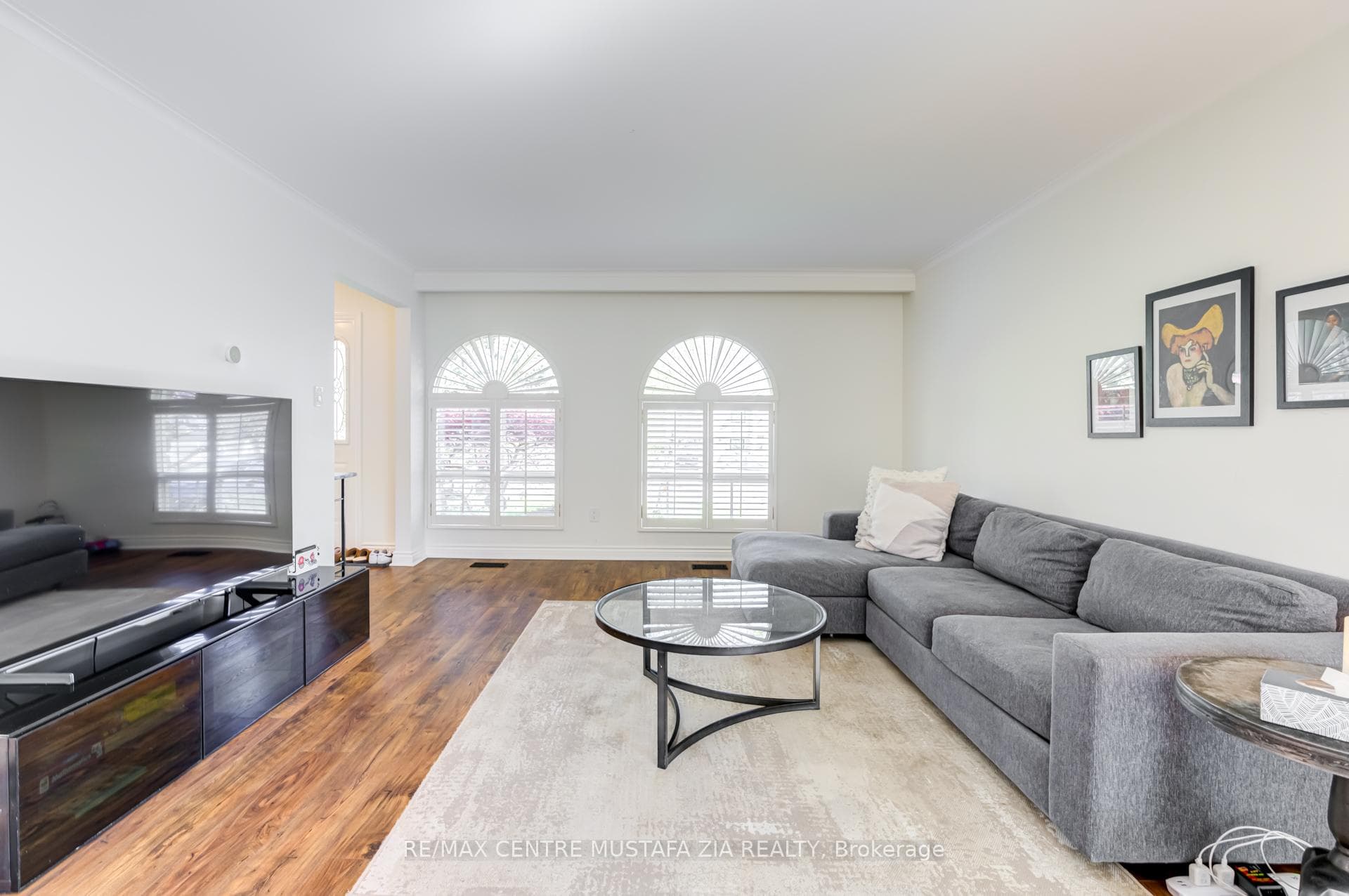 2474 Yarmouth Crescent photo 9