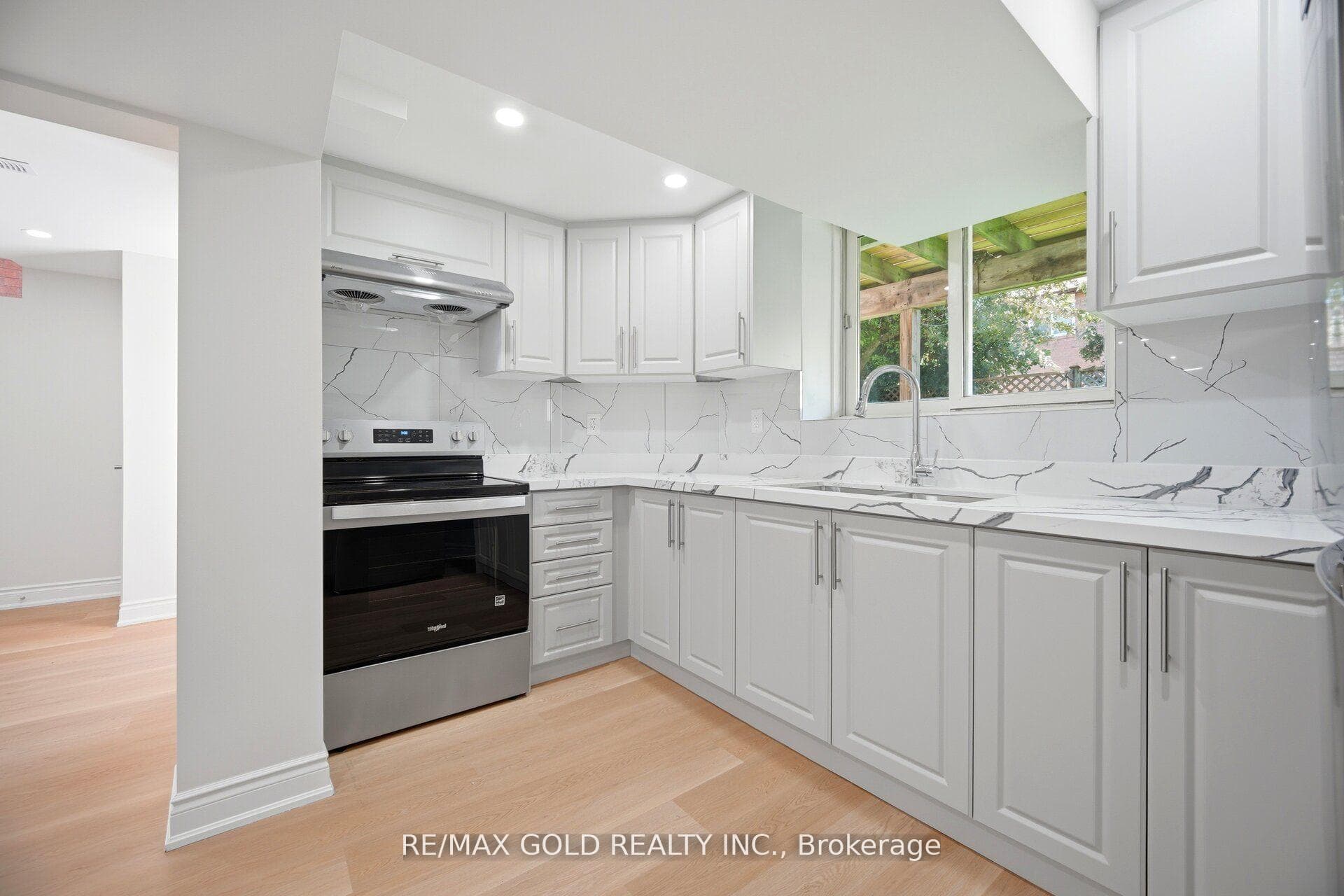 37 Lord Simcoe Drive photo 41