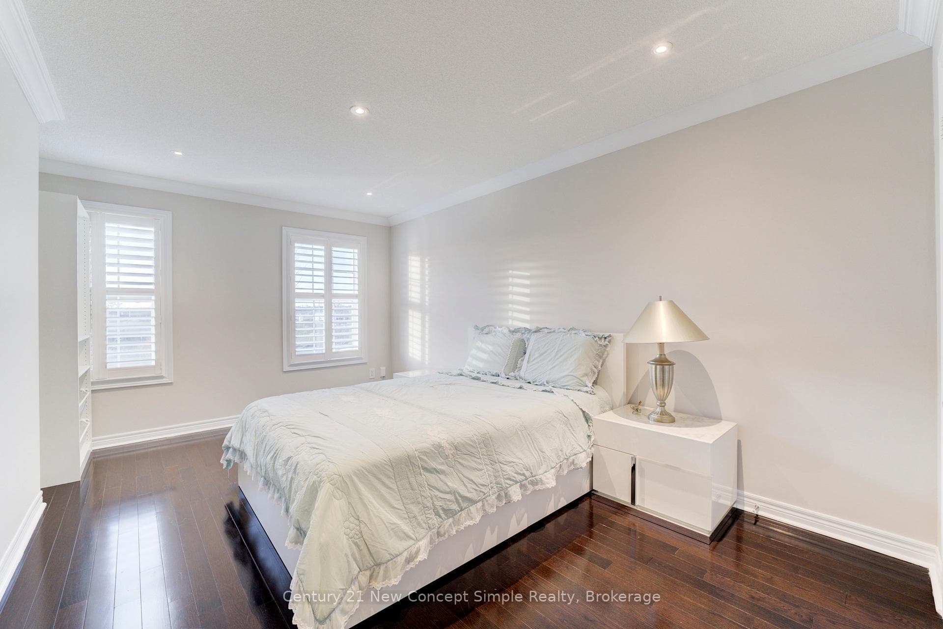 10637 Woodbine Avenue photo 22