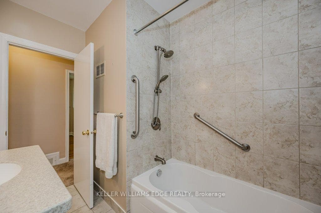 222 Wales Crescent photo 15