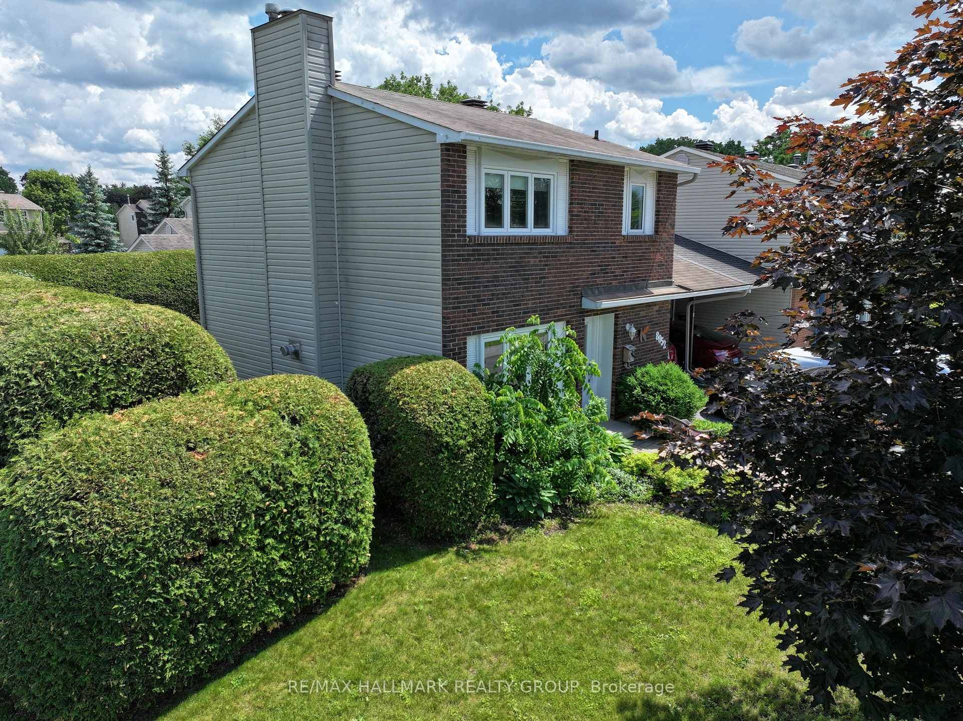 8052 Jeanne D'arc Boulevard photo 43
